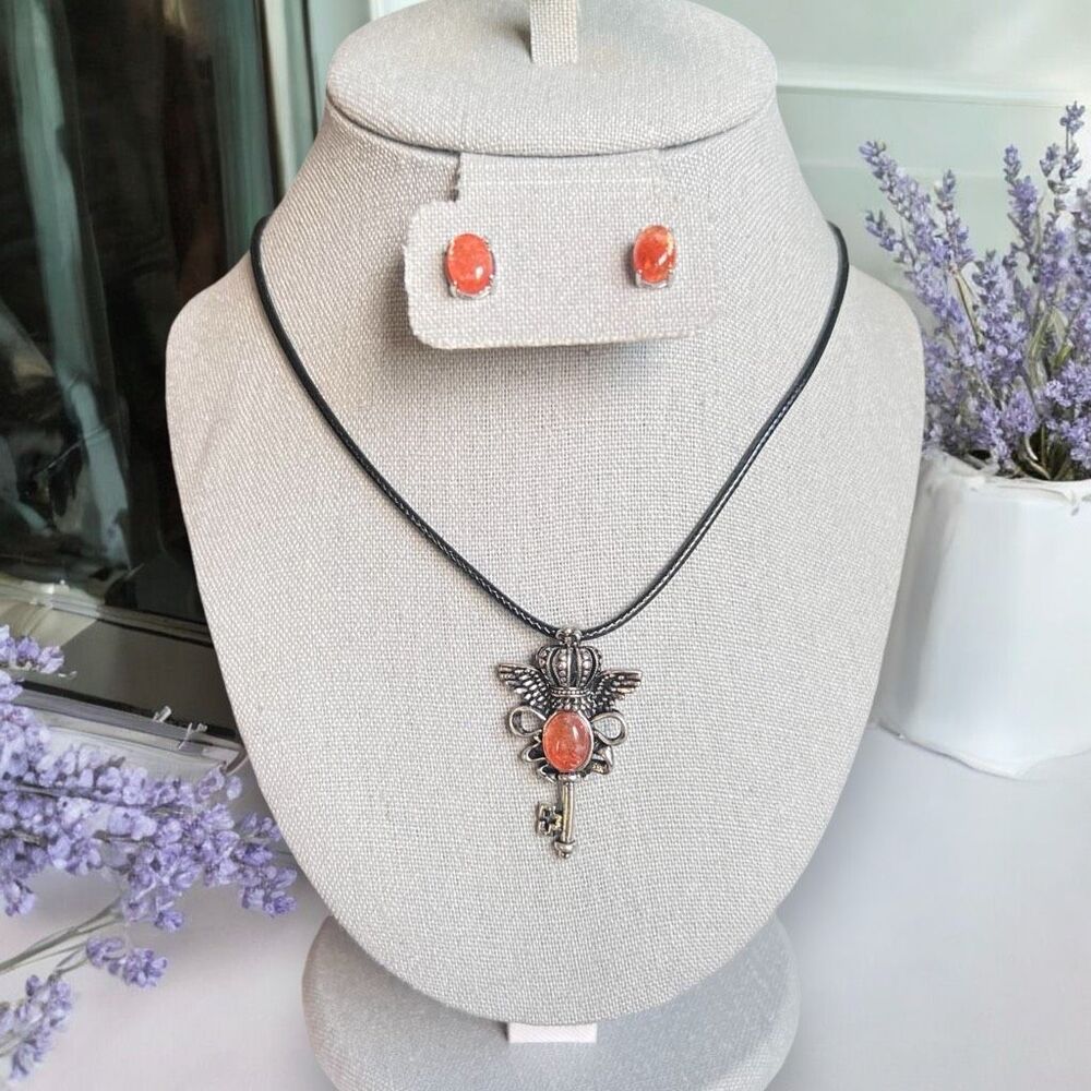 Sandstone Wing‎ Crown Pendant Necklace and Earrings Jewelry Set